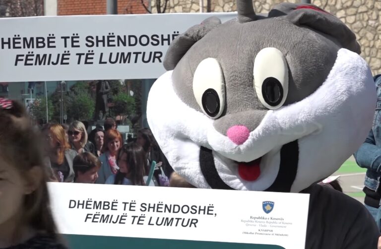 SKENDERAJI -PIKËNISJA E PROJEKTIT DHËMBË TË SHËNDOSHË, FËMIJË TË LUMTUR