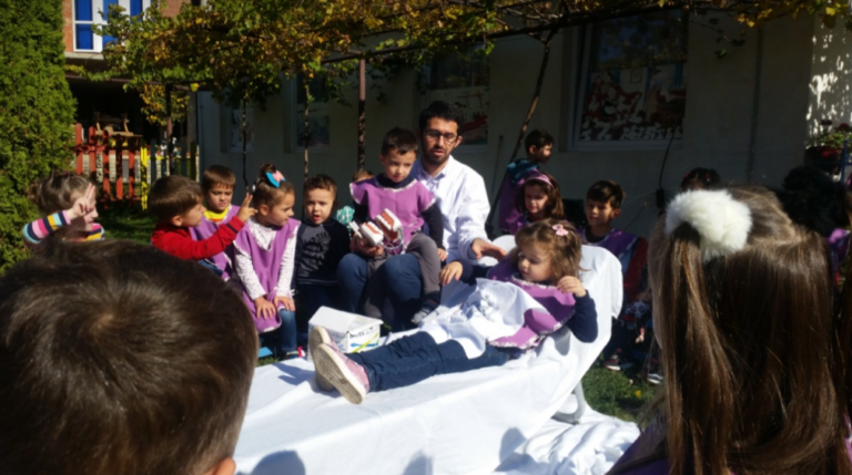 VIZITA E PARË E FËMIJËVE TE DENTISTI